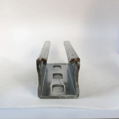 Bulk SS400 Slotted Solid Strut Channel Steel Galv Unistrut voor de bouw