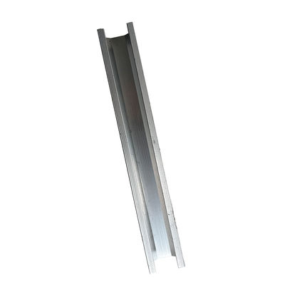 Op maat gemaakte fotovoltaïsche rails Aluminiumrails voor zonnepanelen Energiesysteem 12cm 4400mm
